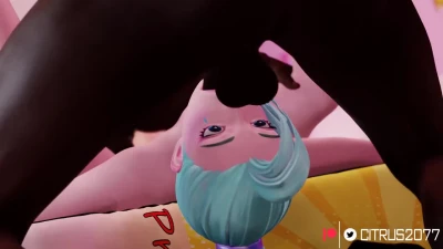 Seraphine got sandwiched