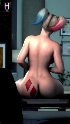 Harley Quinn shows her big beautiful tits